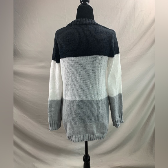 Light Color Block Cable Knit Cardigan - Picture 8 of 9